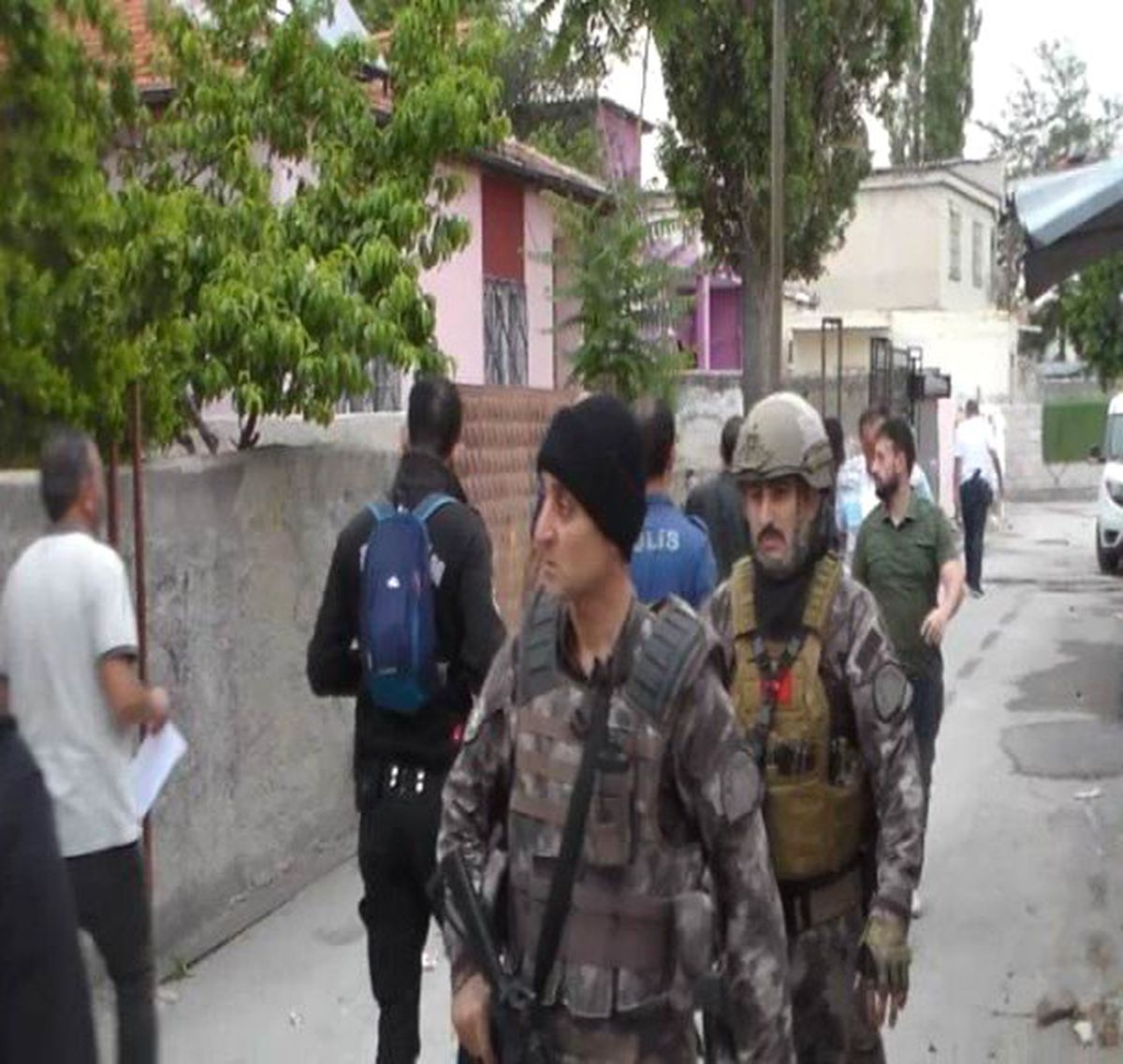 Kayseri polisinden aranan şahıslara Özel Harekat destekli büyük operasyon