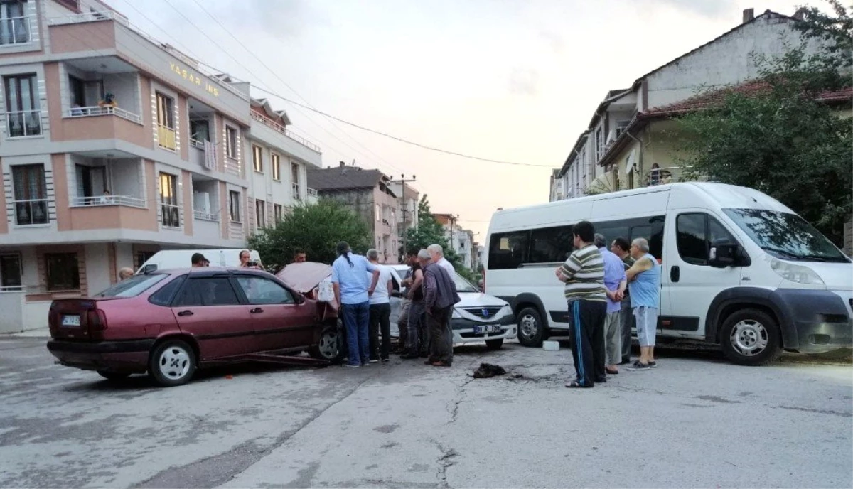 Kaza yapan otomobil alev aldı: 1 yaralı