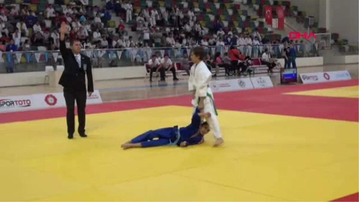 Kilis\'te judo turnuvasında Türk ve Suriyeli 400 sporcu buluştu