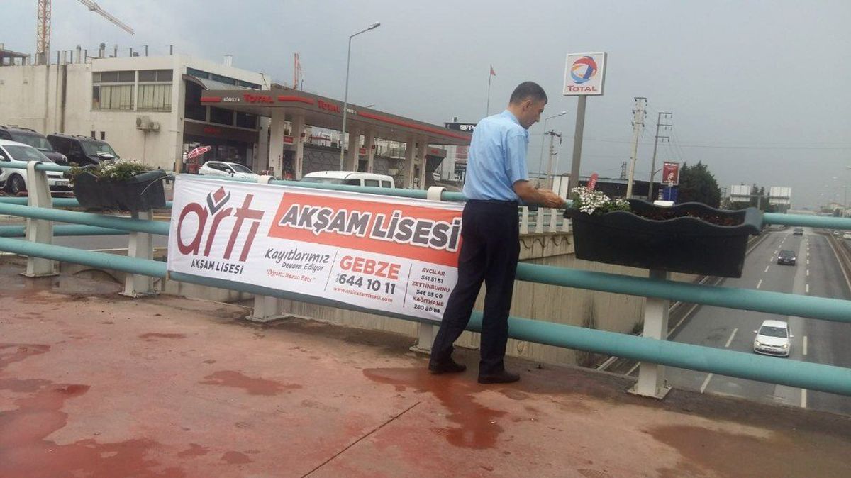 Körfez\'de izinsiz afişlere geçit yok