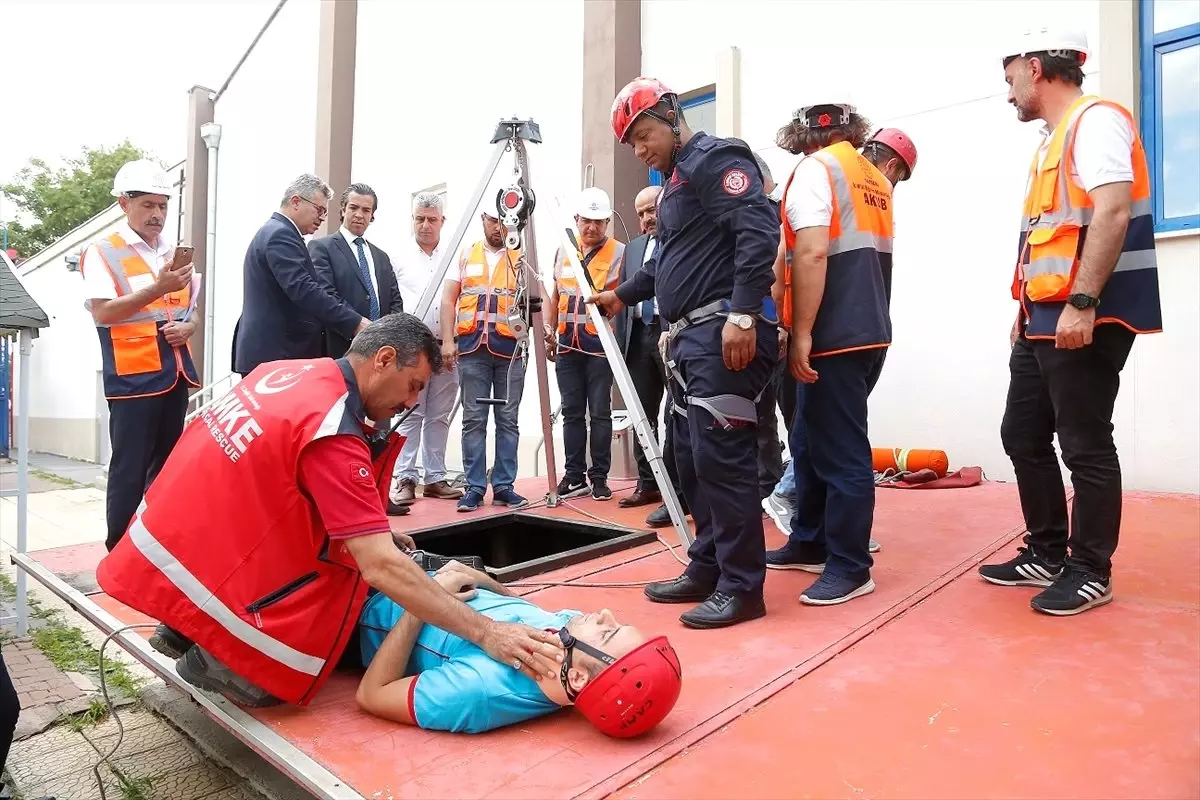 Öğretmenlere arama, kurtarma ve tahliye eğitimi