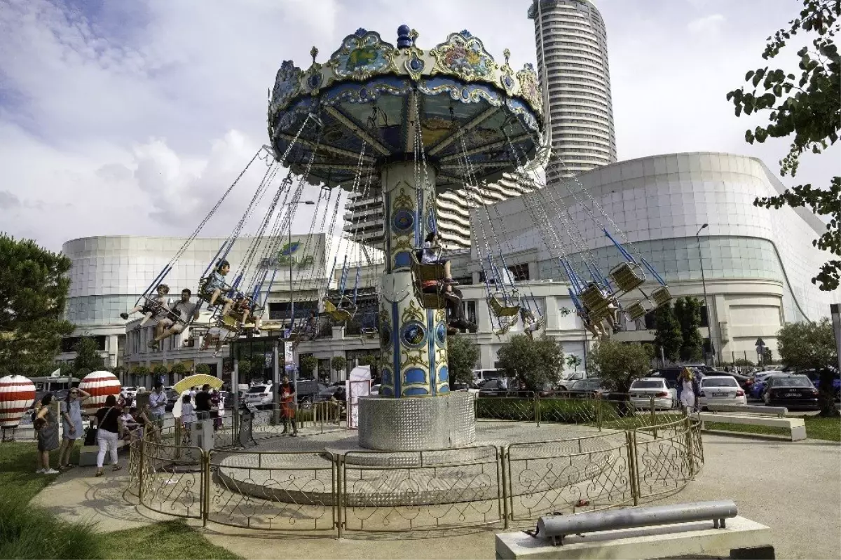 Retro Lunapark, çocuklar ve yetişkinleri eğlendiriyor