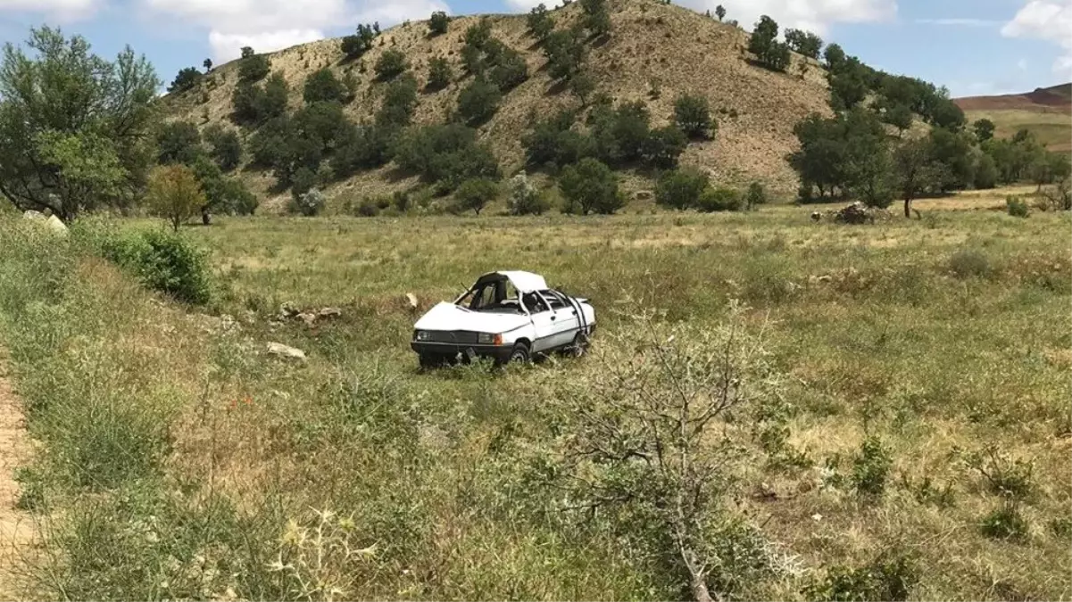 Takla atan otomobil hurdaya döndü: 3 yaralı