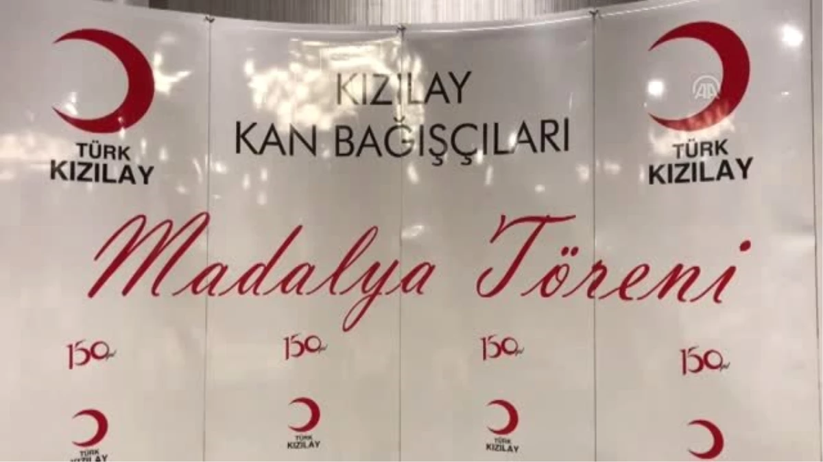 Türk Kızılay\'ından bağışçılara madalya