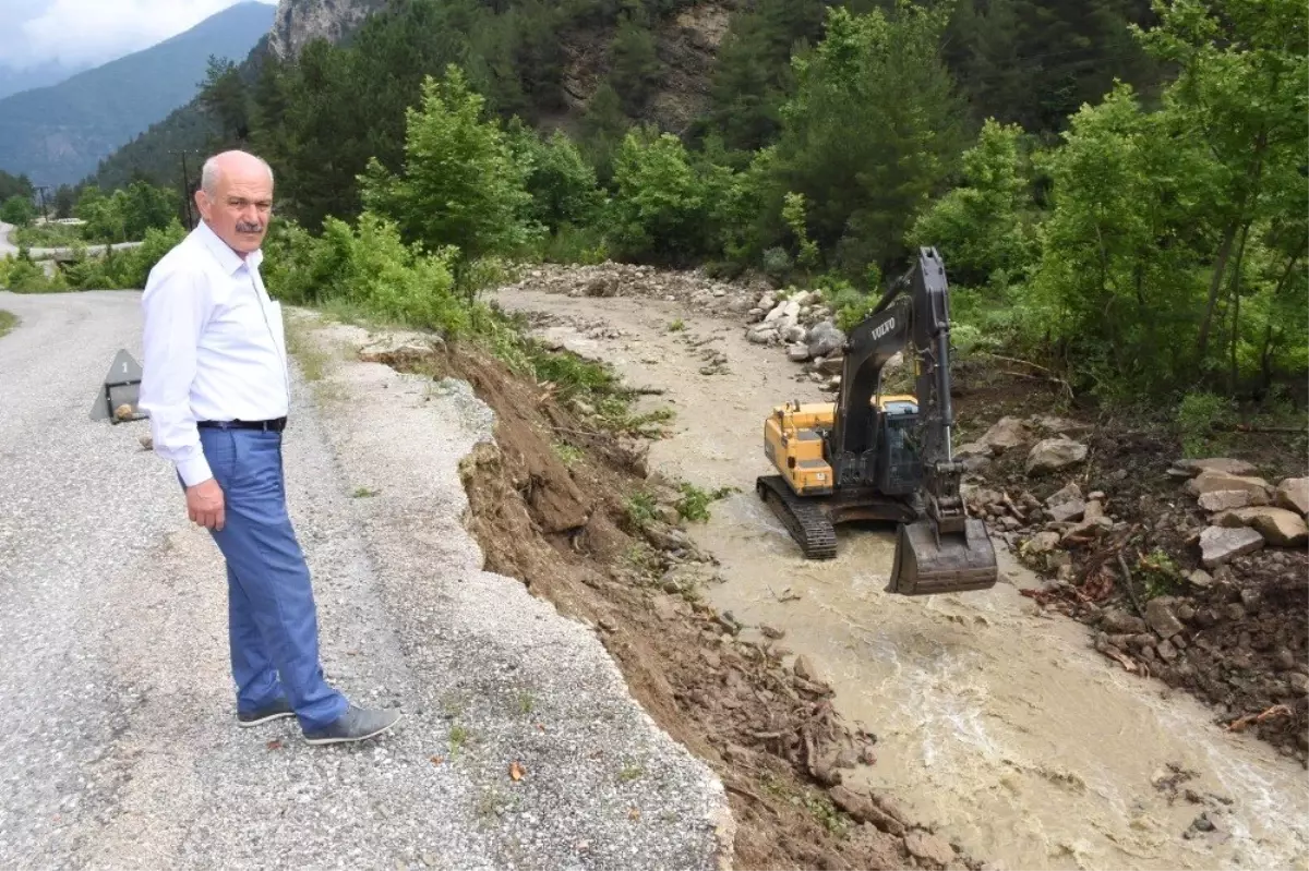 Uzun, zarar gören köy yollarını inceledi