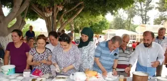 Yoğurt yeme yarışması renkli görüntüler oluşturdu