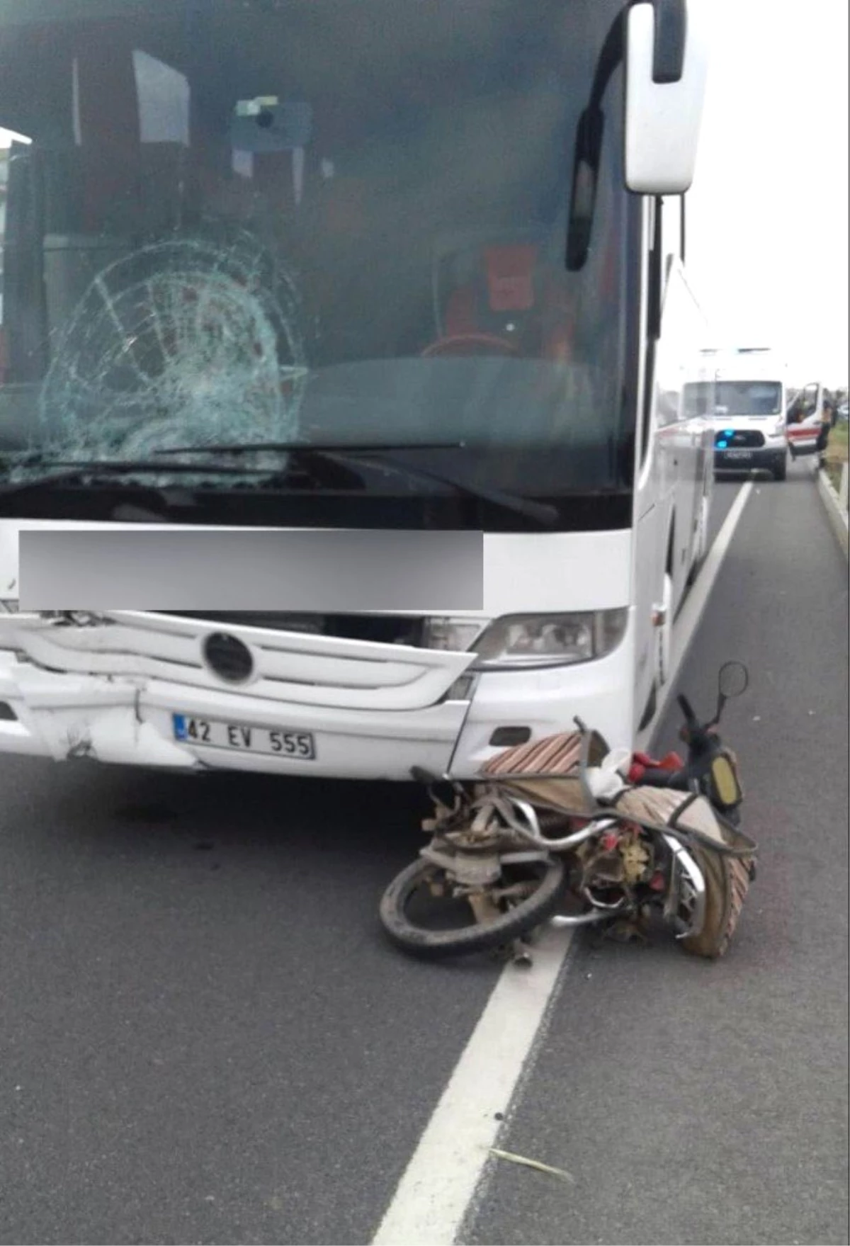 Yolcu otobüsü motosiklete çarptı: 1 ölü