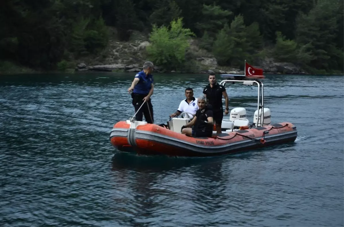 Adana\'da serinlemek için göle giren genç kayboldu