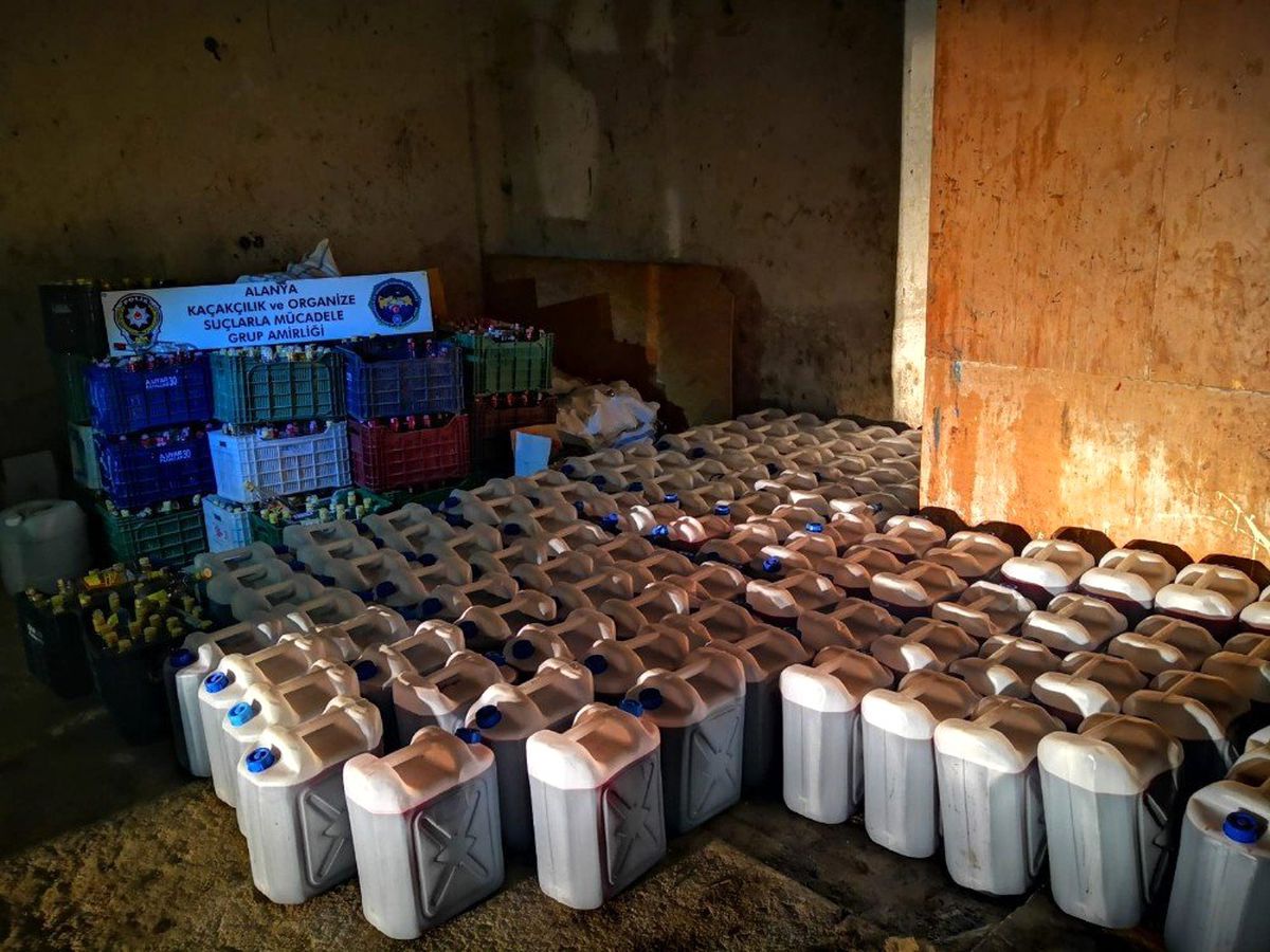 Alanya\'da 6 bin 570 litre kaçak ve sahte içki ele geçirildi