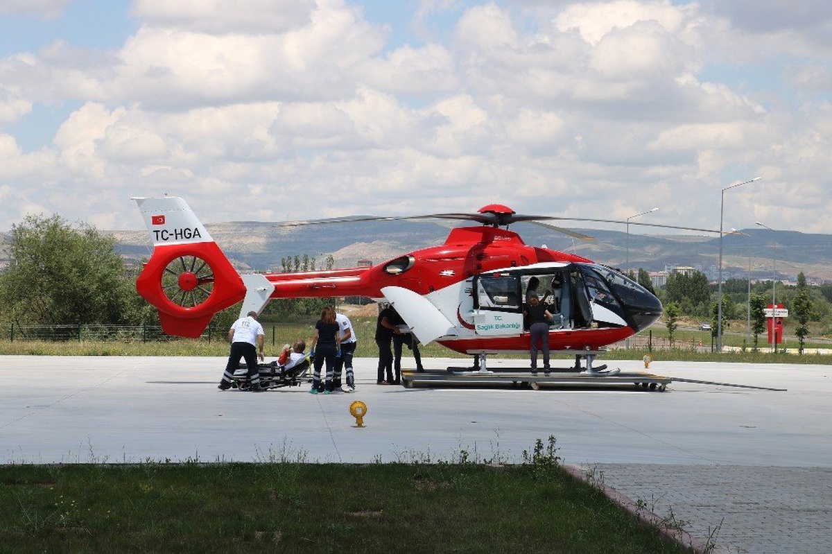 Ambulans helikopter kalp krizi geçiren hasta için havalandı