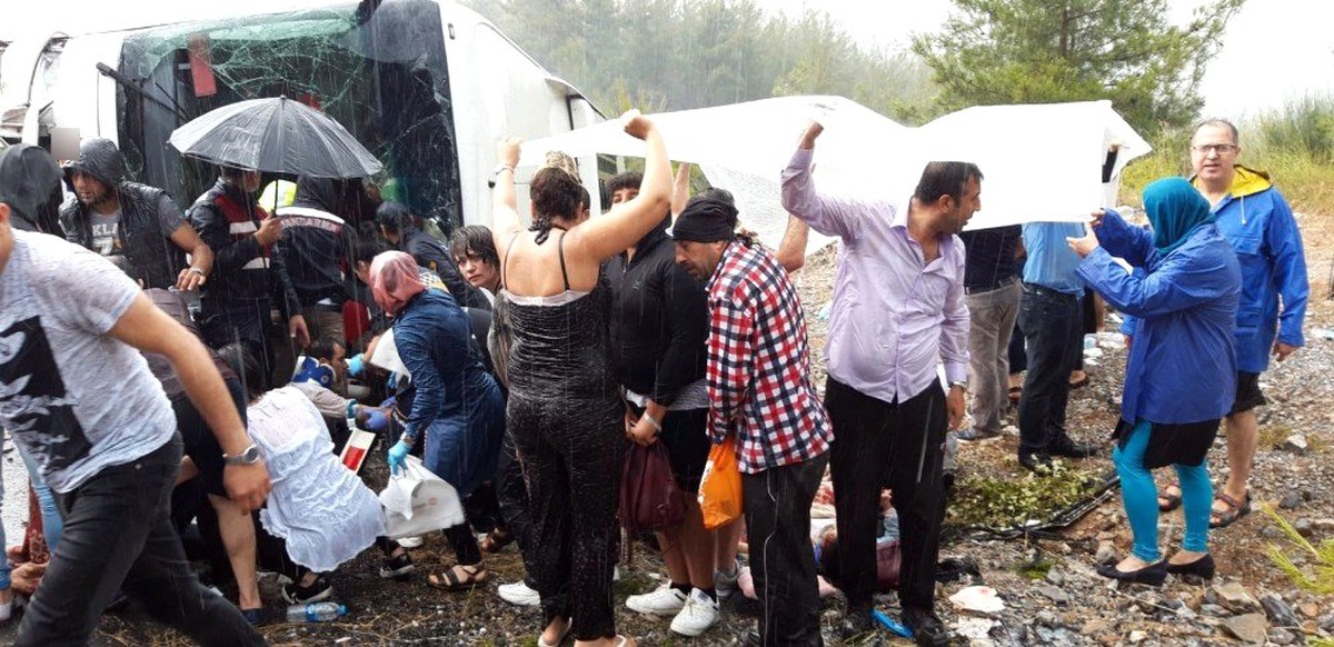 Antalya\'da yolcu otobüsü kazası: 20 yaralı