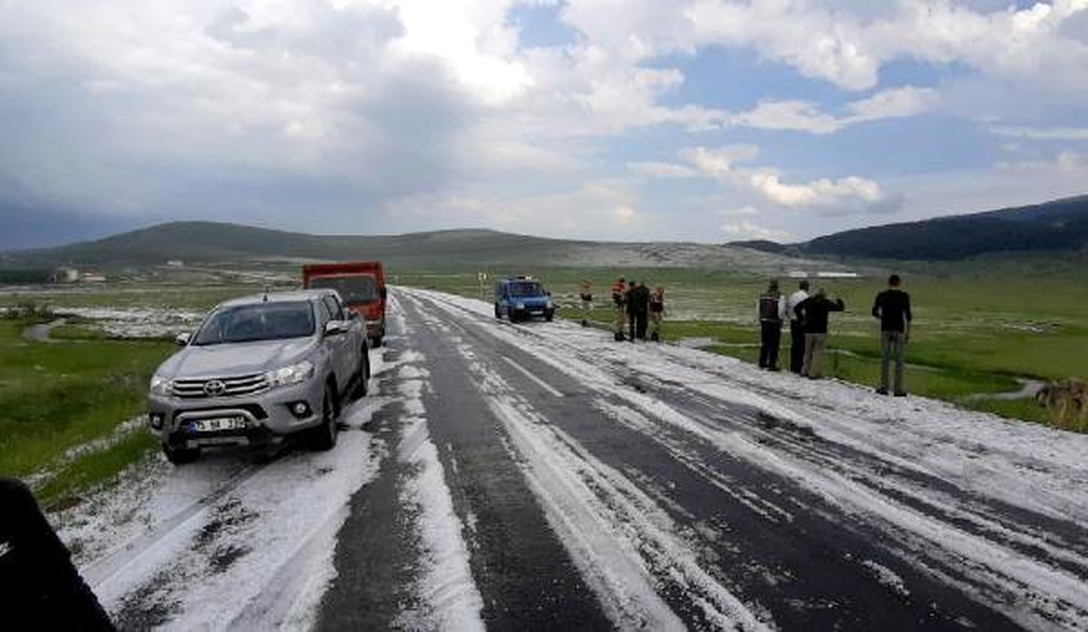 Ardahan\'a fındık büyüklüğünde dolu yağdı