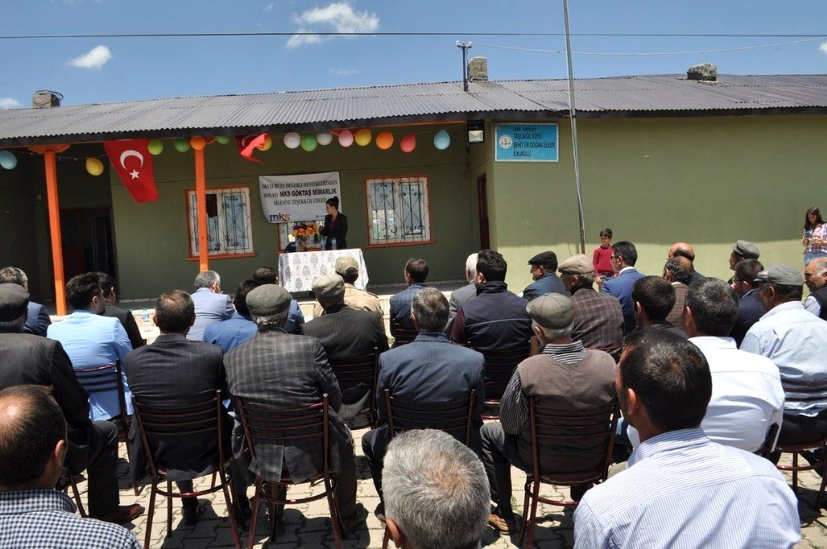 Arpaçaylı genç, kendi okuduğu okulu tadilat ettirdi
