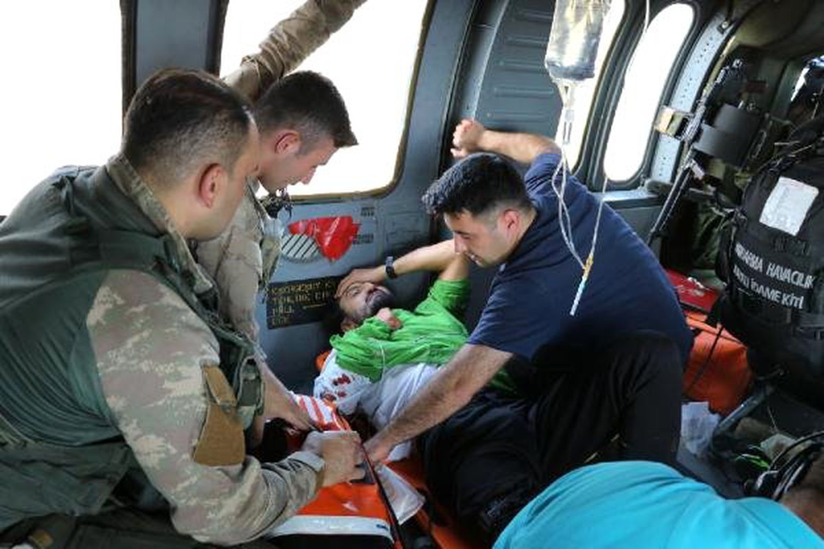 Ayı saldırısına uğrayıp, helikopterle alınan dağcının sağlık durumu iyi