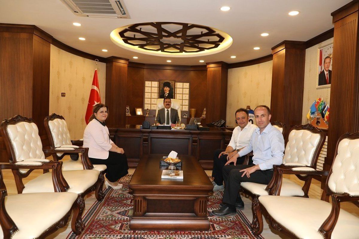 Başkan Özer ve hakimlerden Vali Akbıyık\'a ziyaret