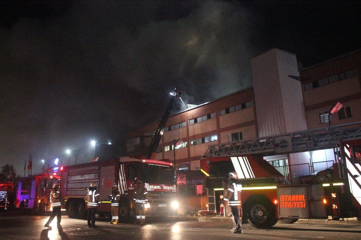 Büyükçekmece\'de büyük fabrika yangını: 4 ölü