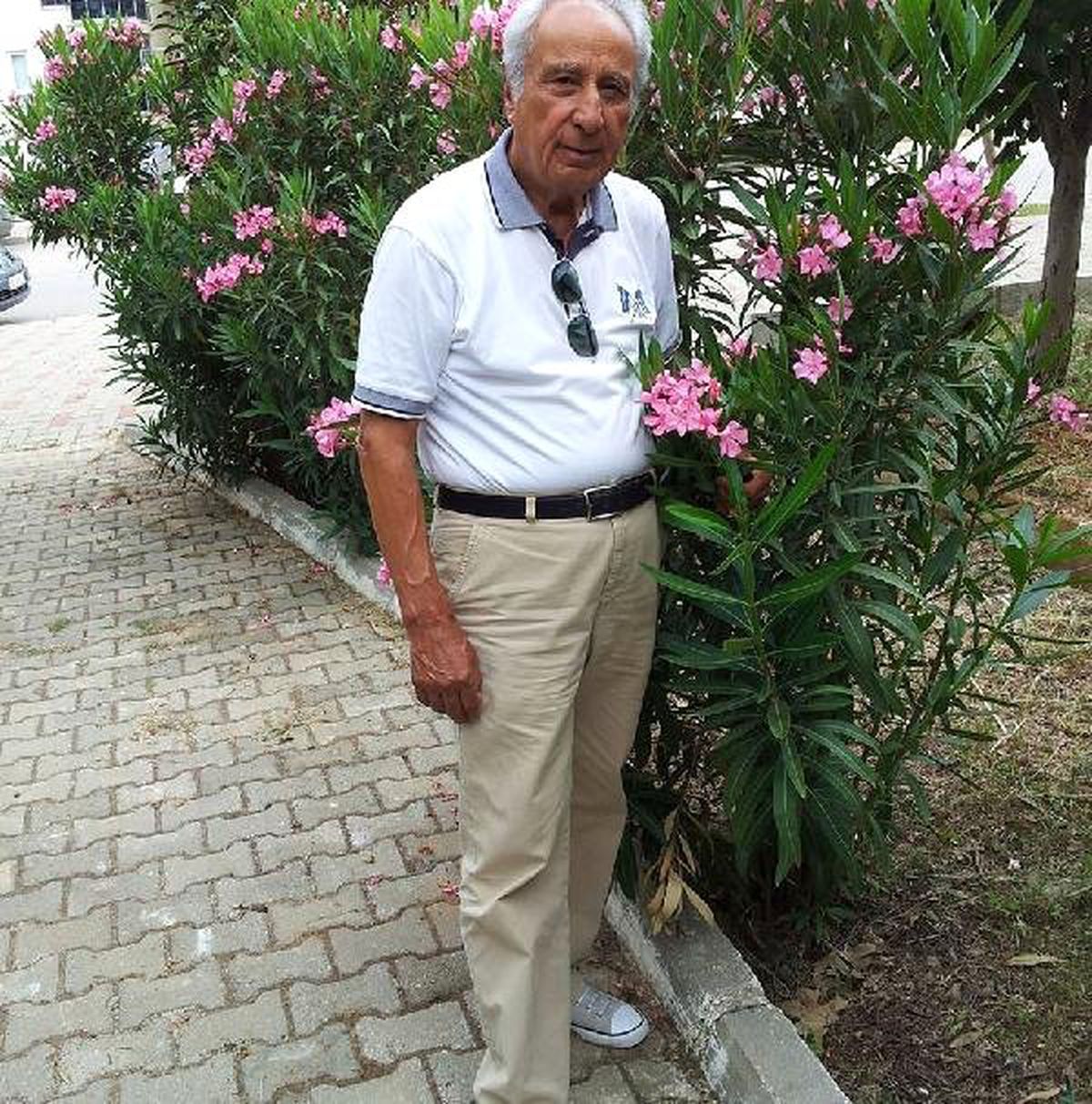 Denize giren yaşlı adam boğuldu
