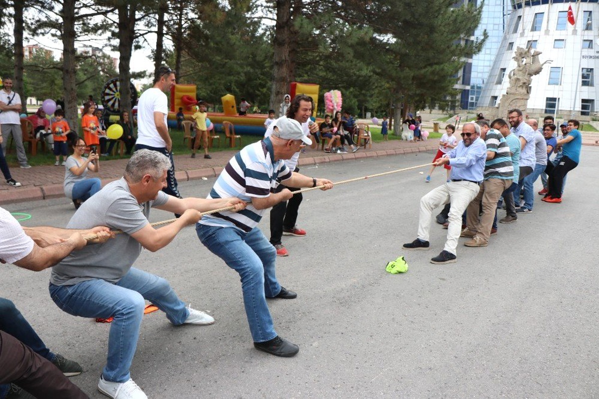 Eğitim Bir-Sen Kayseri Şubesi üyeleri piknikte stres attı