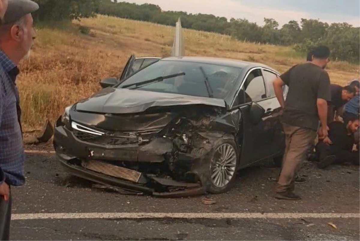 Elazığ\'da otomobiller çarpıştı: 1 ölü, 9 yaralı