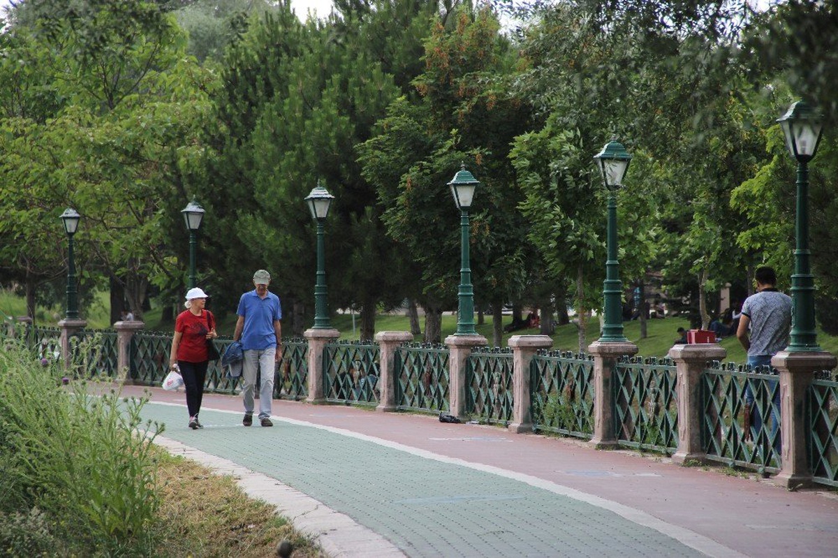 Eskişehir\'de güneş yüzünü gösterdi