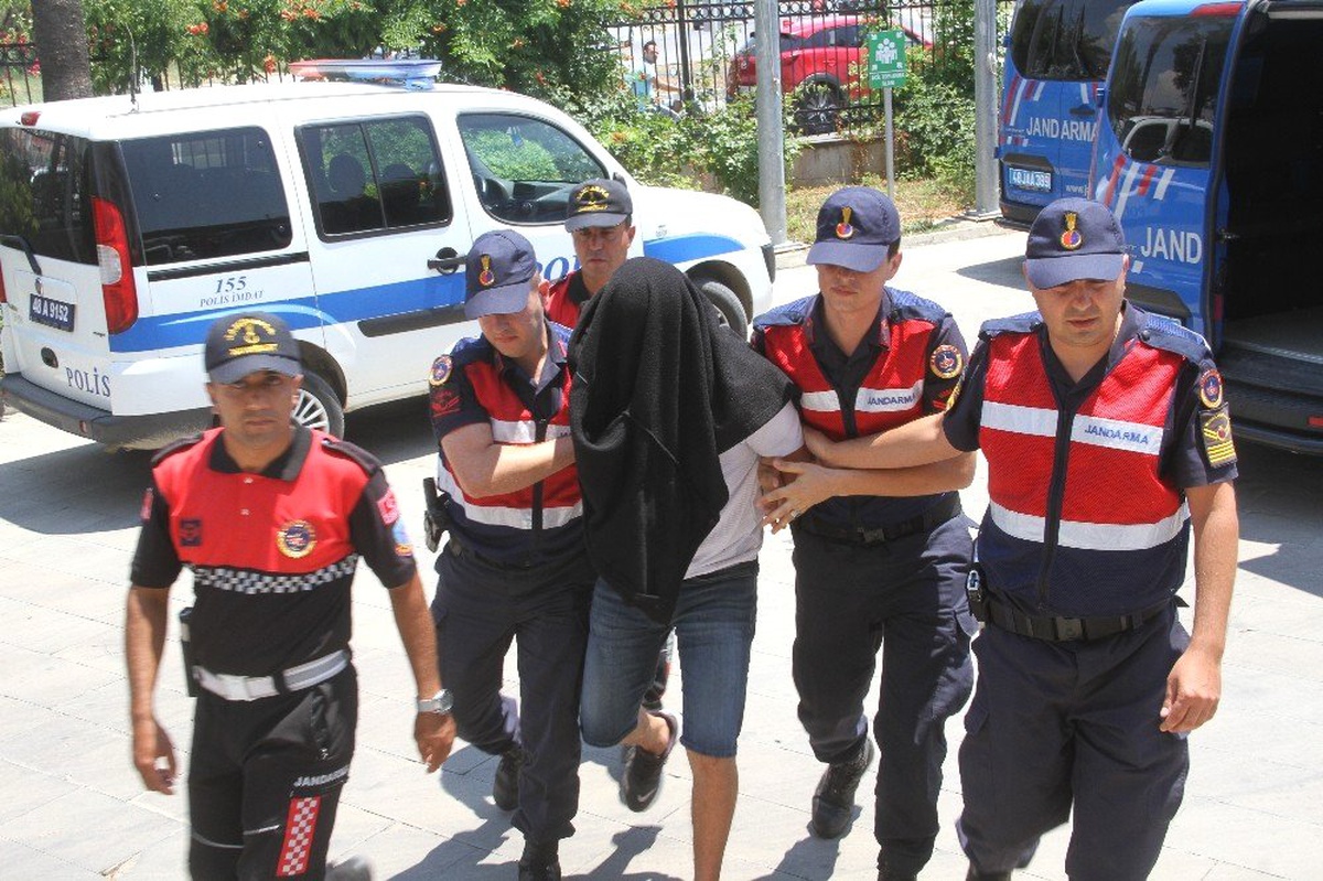 Fethiye\'de tartıştığı kişiyi bıçakla öldüren zanlı tutuklandı