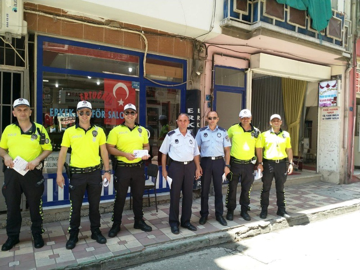 Gemlik\'te kaldırım ve yol kenarları nefes alacak
