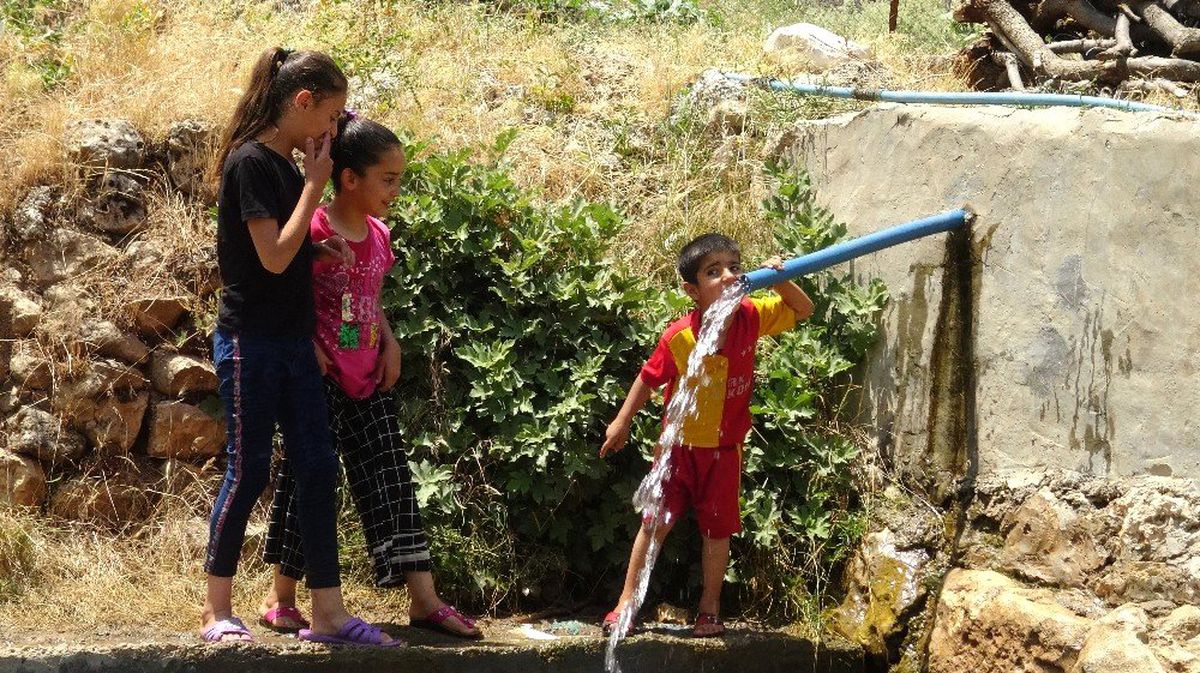 Gercüş\'te 15 yıldır akmayan tarihi çeşmeden su geldi