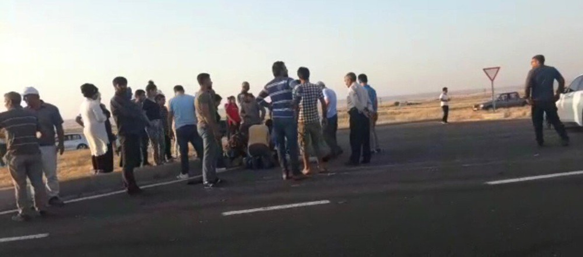 İpek yolunda otomobil ile motosiklet çarpıştı: 1 ölü