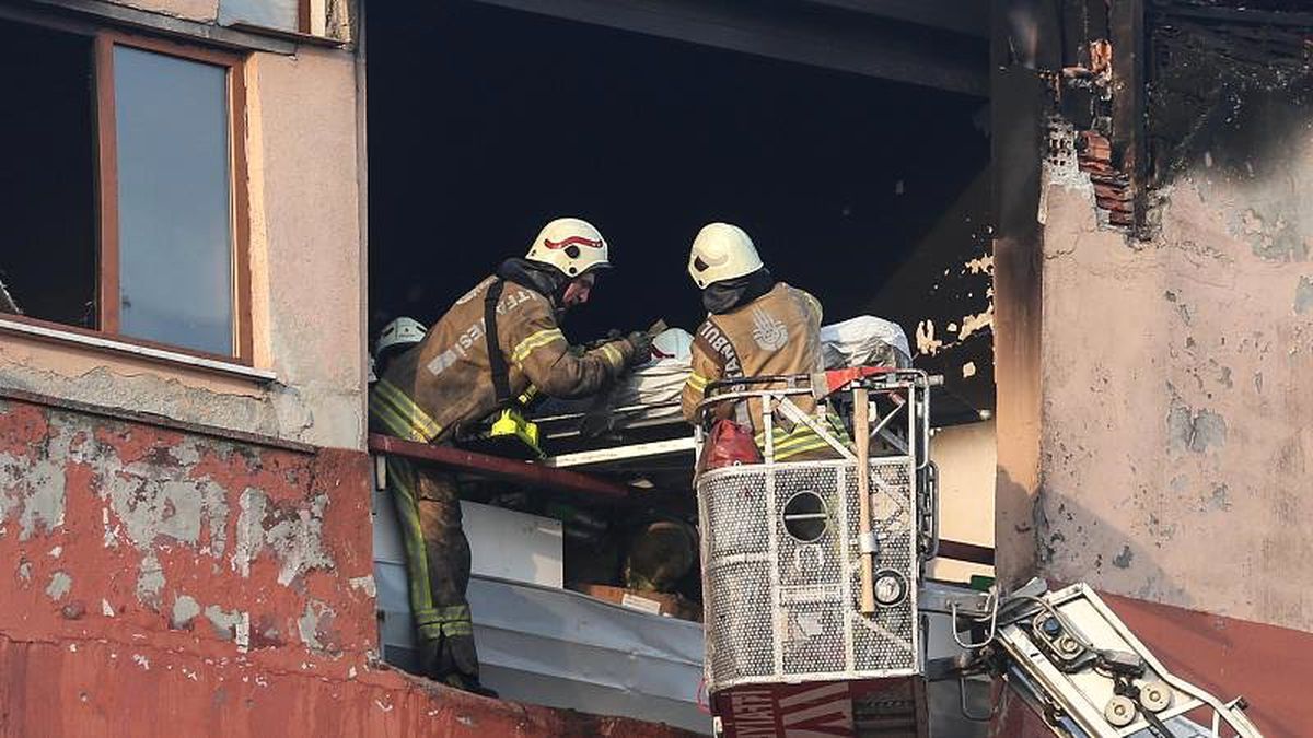 İstanbul\'da fabrika yangını: 4 işçi yaşamını yitirdi