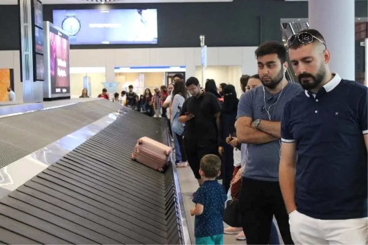 İstanbul Havalimanı\'nda seçim yoğunluğu!