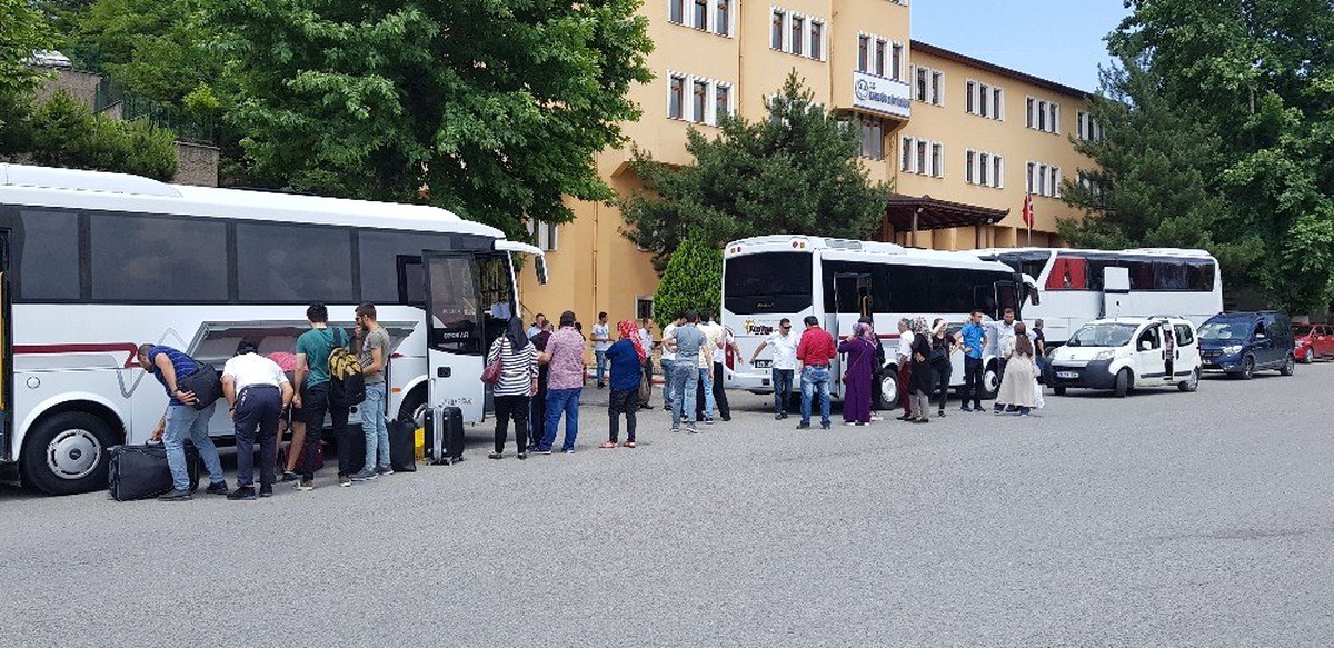 İstanbul seçimi için otobüslerle yola çıktılar