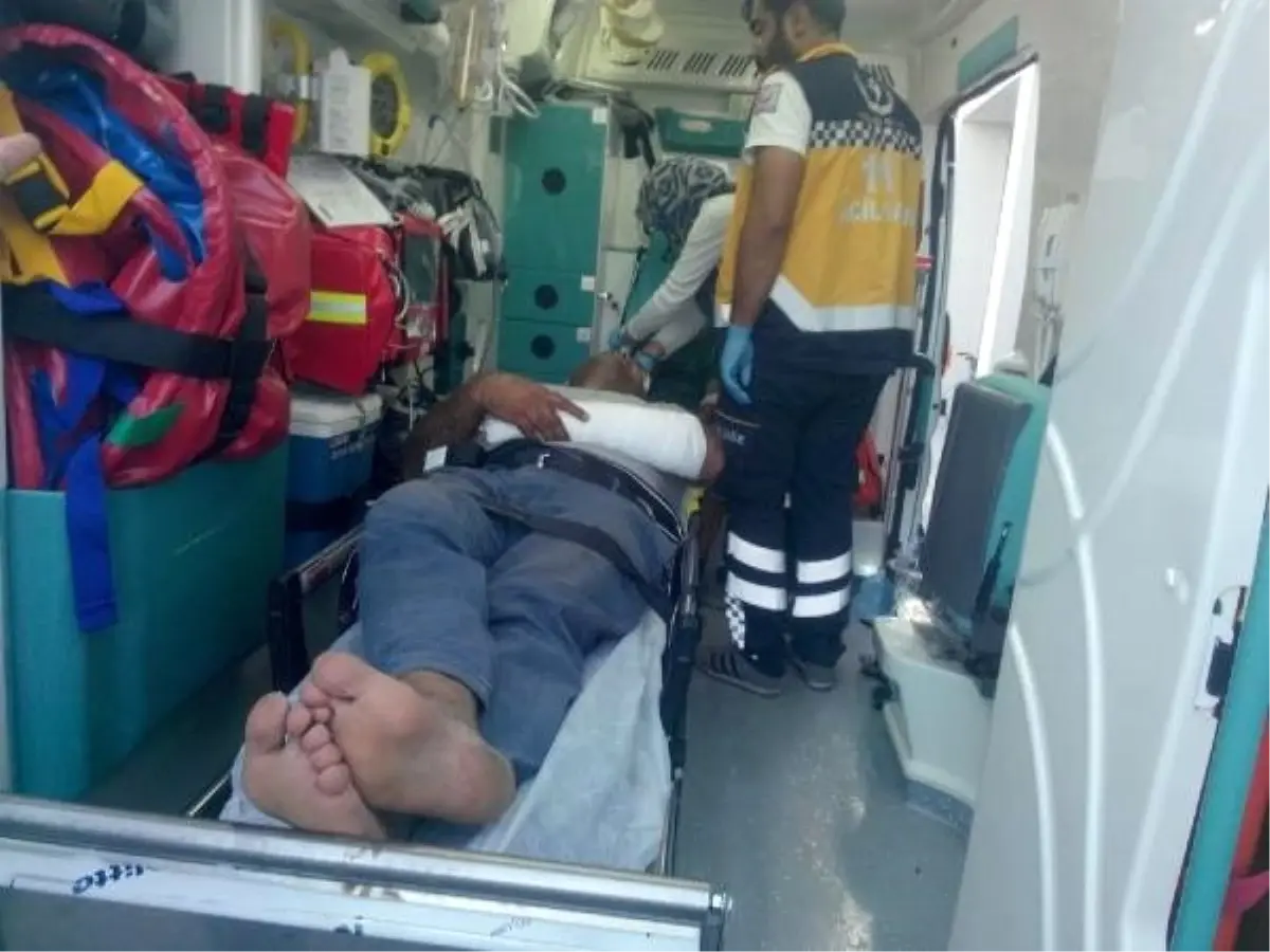 Kamyon şoförünü döven 2 polis, adliyeye sevk edildi