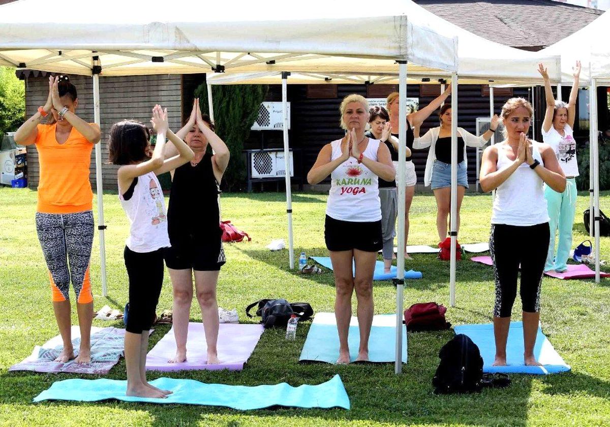 Karşıyaka\'da yoga buluşması