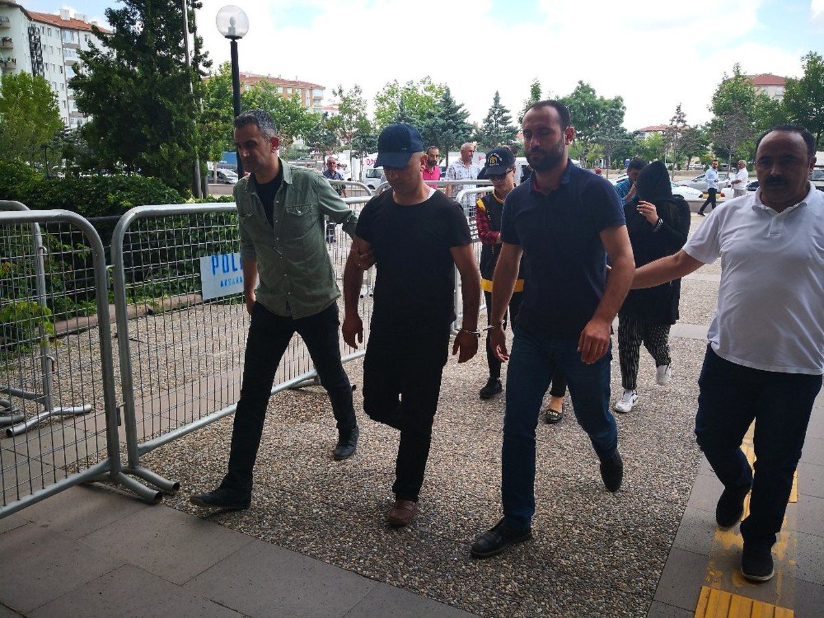 Kız kardeşini döverek otobüsten indirilen ağabey tutuklandı
