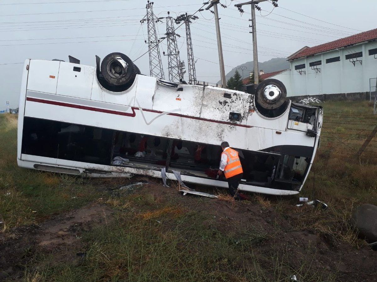 Nevşehir\'de minibüs devrildi: Çok sayıda yaralı var