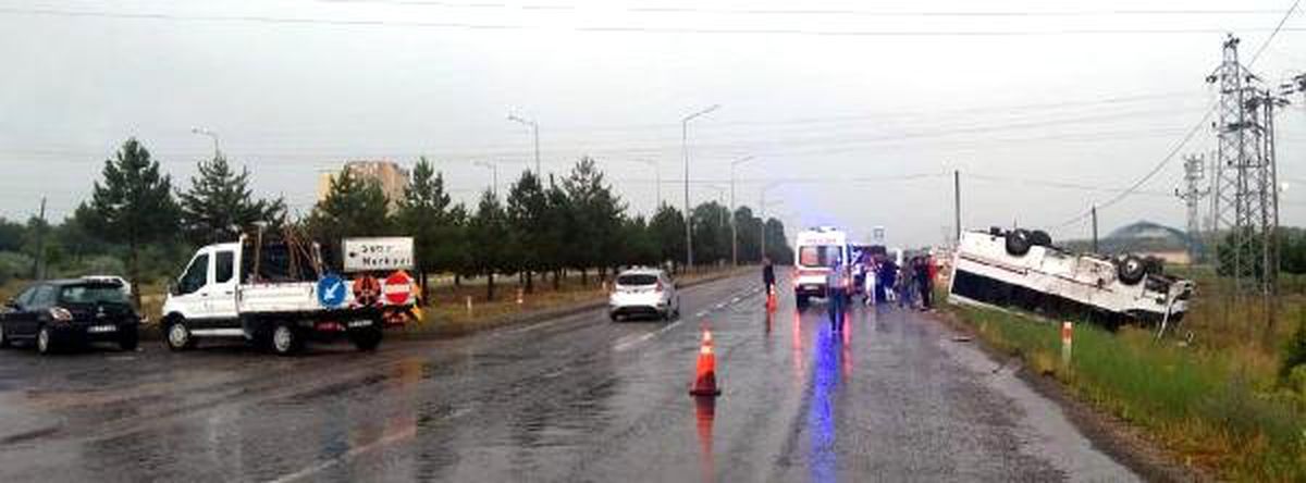 Nevşehir\'de tur midibüsü devrildi: 27 yaralı (2)- Yeniden