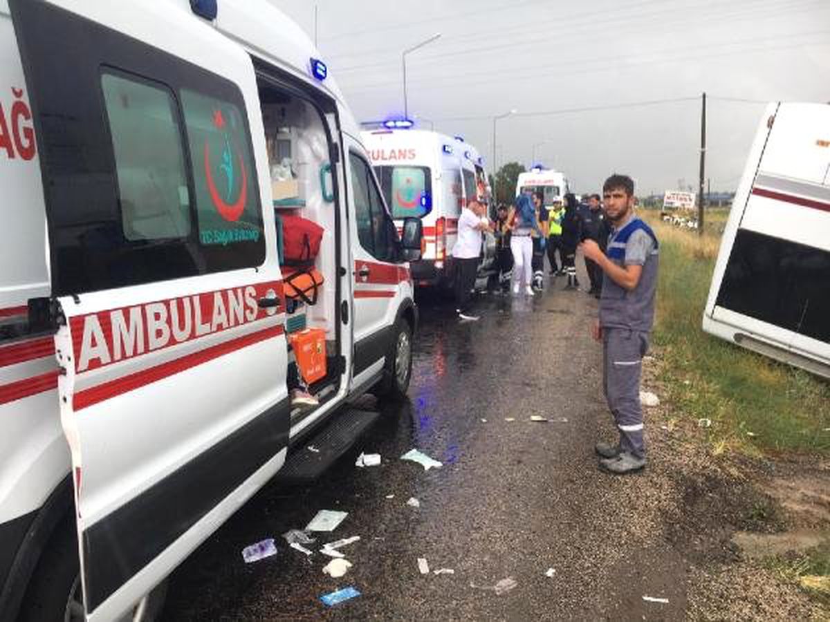 Nevşehir\'de turist otobüsü devrildi: 27 yaralı (1)