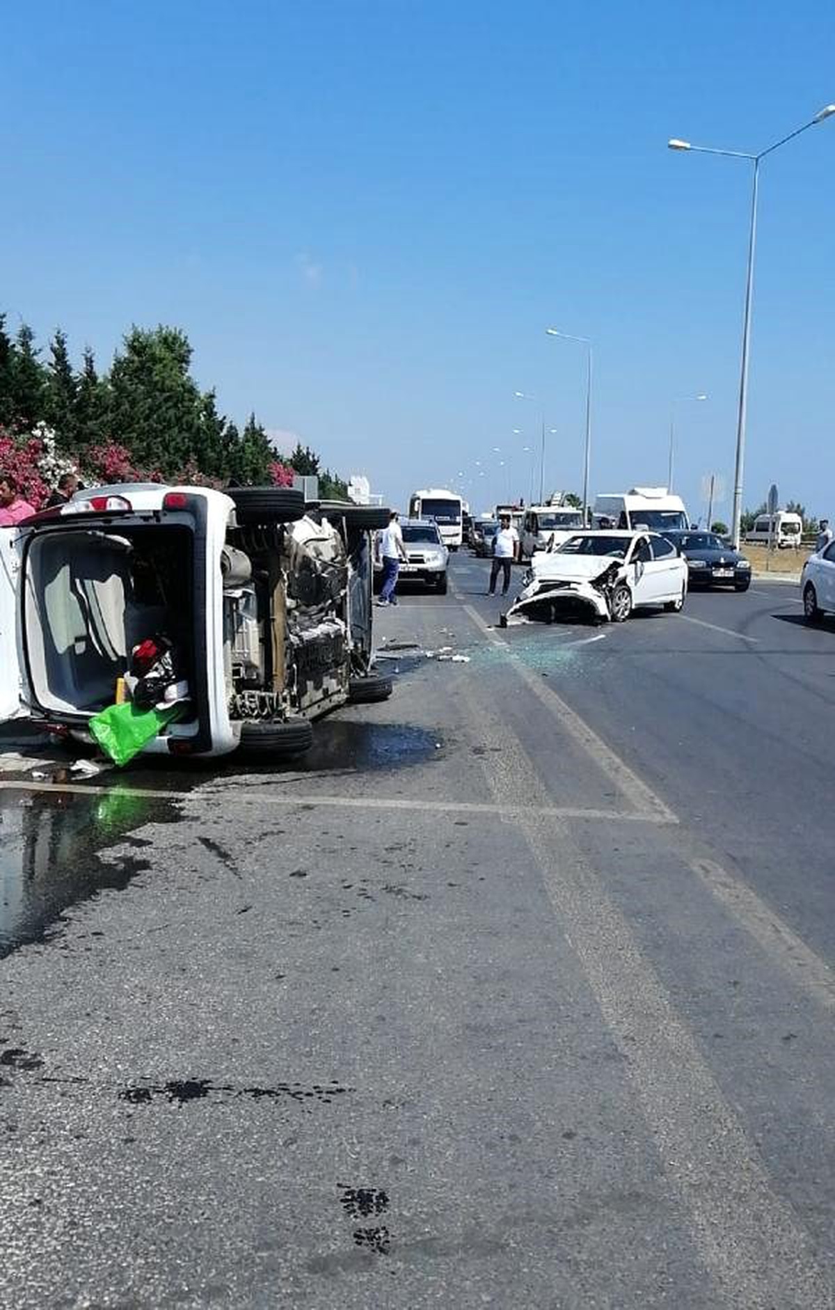Otomobil ile hafif ticari araç çarpıştı: 7 yaralı