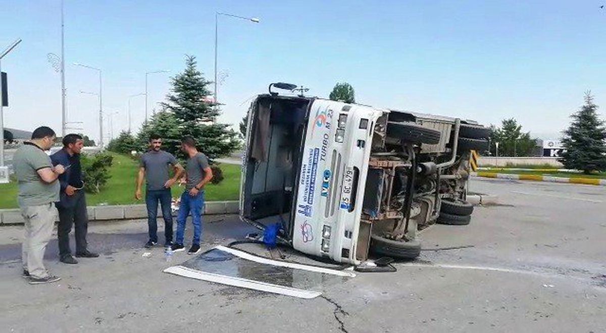 Personel servisi devrildi: 4 yaralı