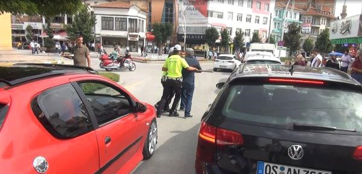 Polis, kazmalı kavgayı ayırmakta zorlandı
