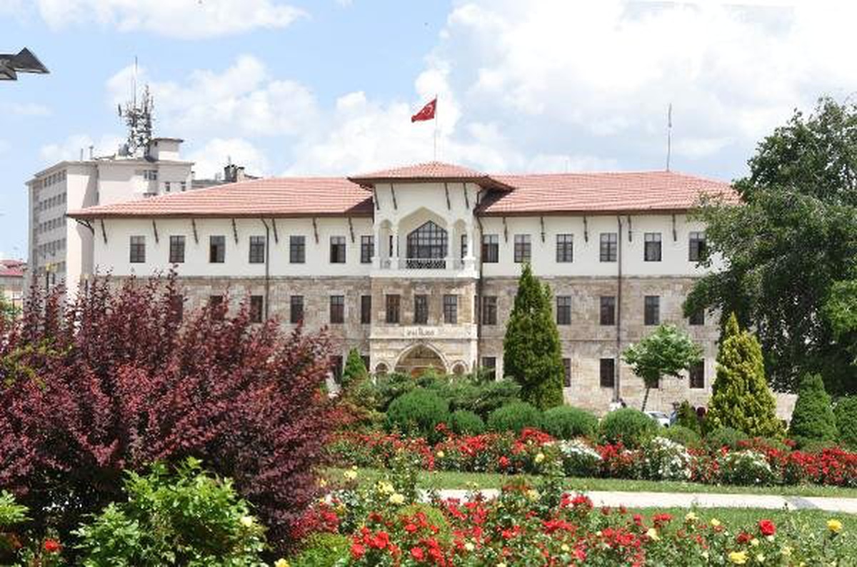 Sivas\'ta tarihi valilik binası hem makam, hem müze oluyor