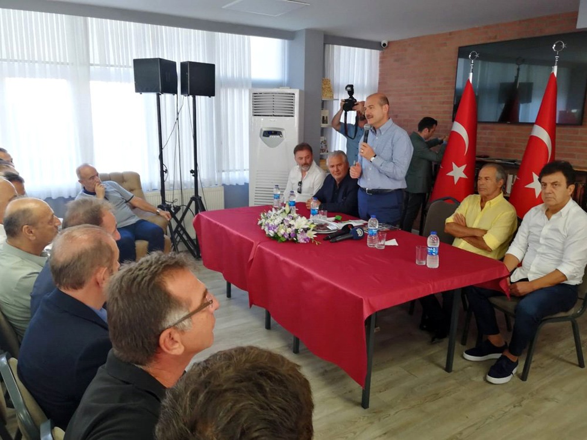 Süleyman Soylu Karadenizli Sporcular Derneğini ziyaret etti