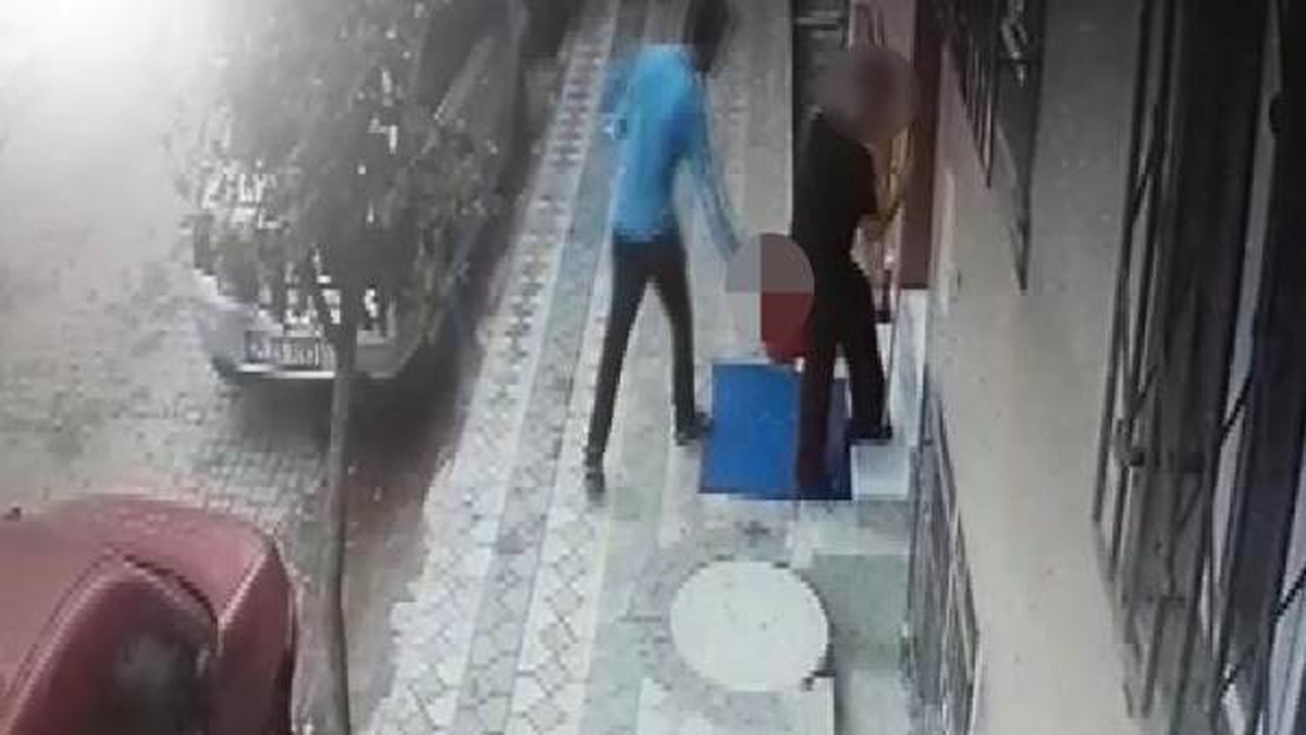 Sultangazi\'de apartman önünde temizlik yapan kadına taciz