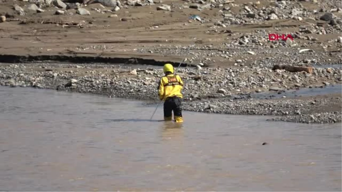 TRABZON Araklı\'daki sel felaketinde kayıp 3 kişi aranıyor