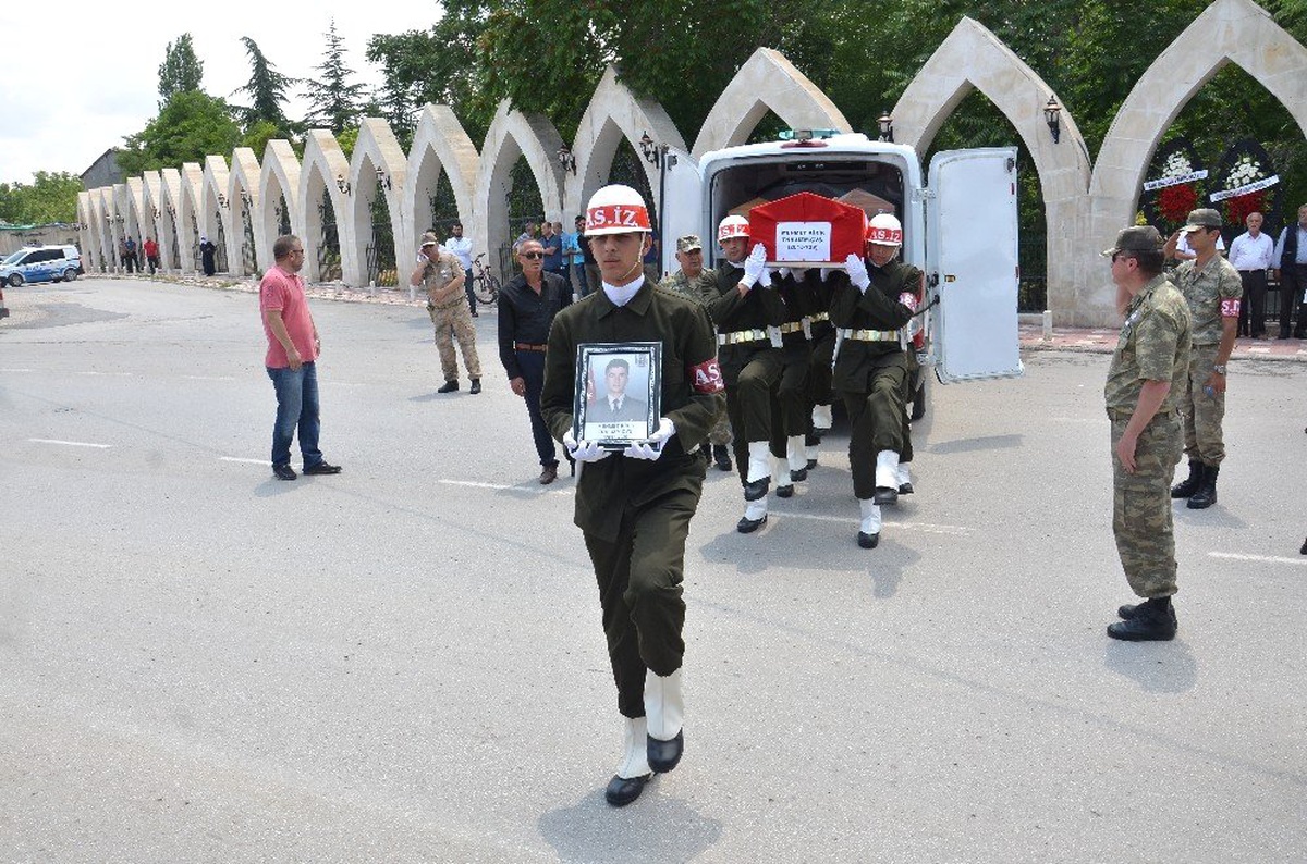 Vefat eden uzman çavuş, son yolculuğuna uğurlandı
