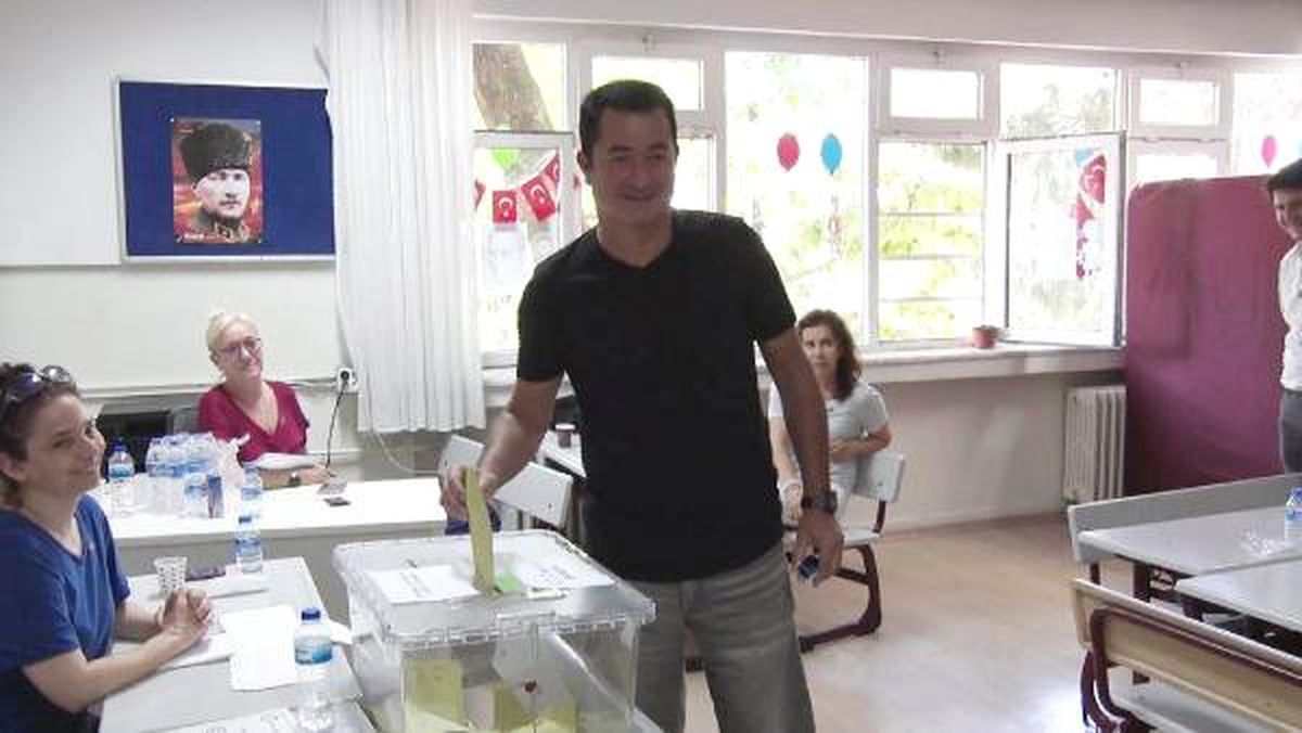 Acun Ilıcalı oy kullandı