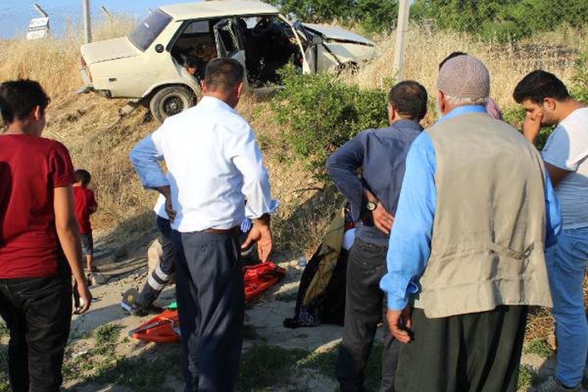 Adıyaman\'da şarampole devrilen otomobildeki 6 kişi yaralandı