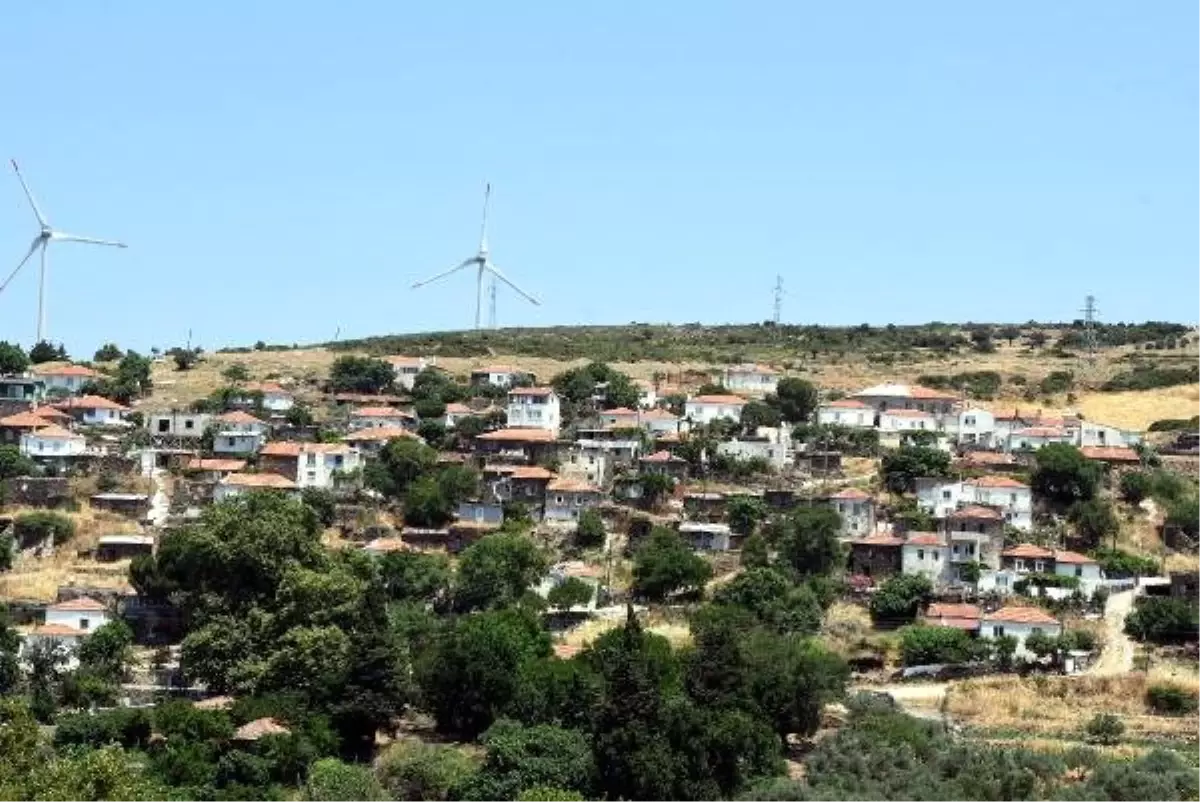 Afet bölgesi ilan edilen mahallenin sakinleri, belirsizlikten şikayetçi