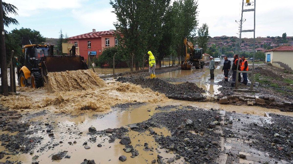 Ankara Büyükşehir ekipleri sahada