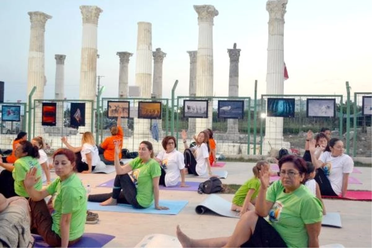 Antik kente yoga yaptılar